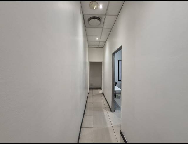 75M² RETAIL TO LET IN SUNNINGHILL